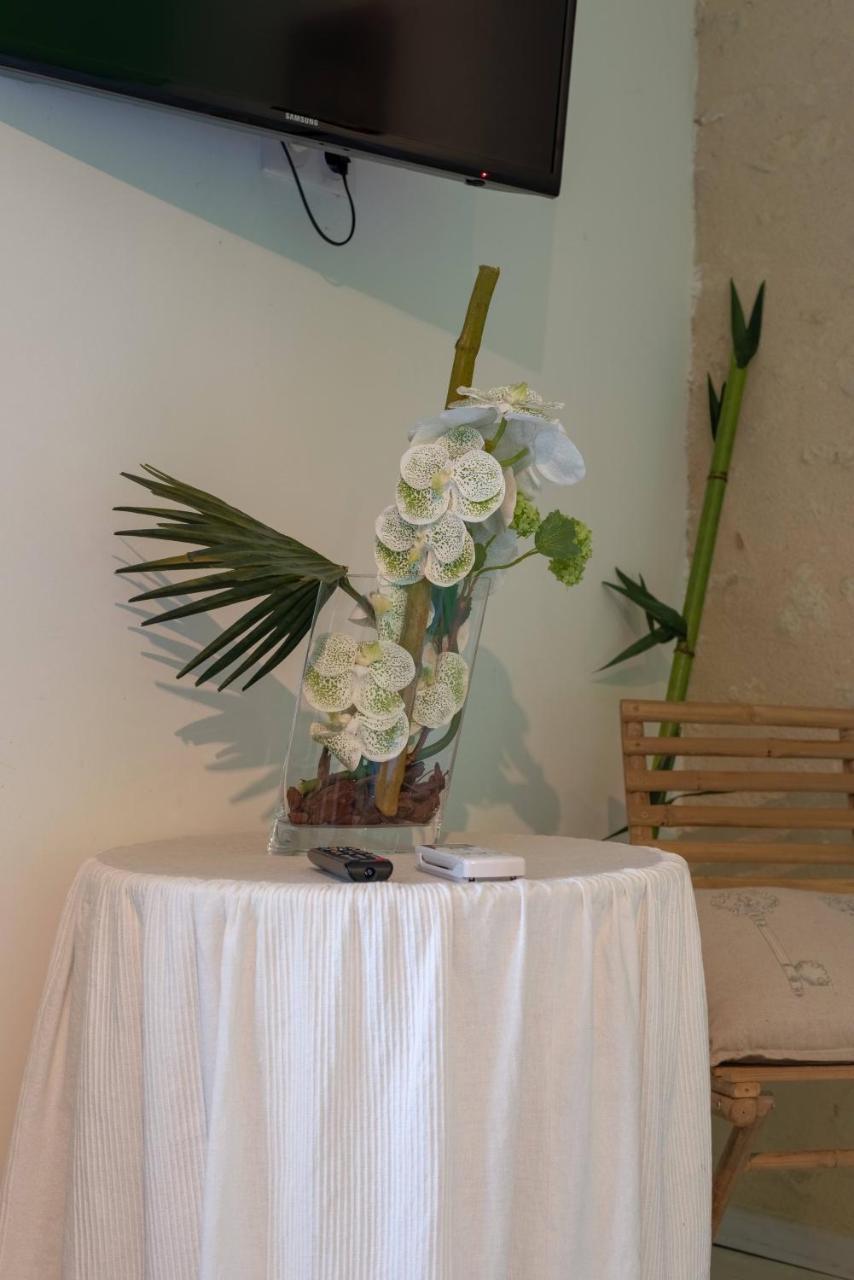 Bed and Breakfast L'Ilot Vignes Rauzan Exterior foto